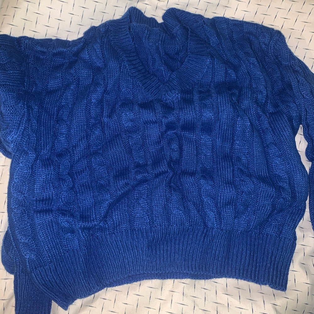 New never worn blue sweater